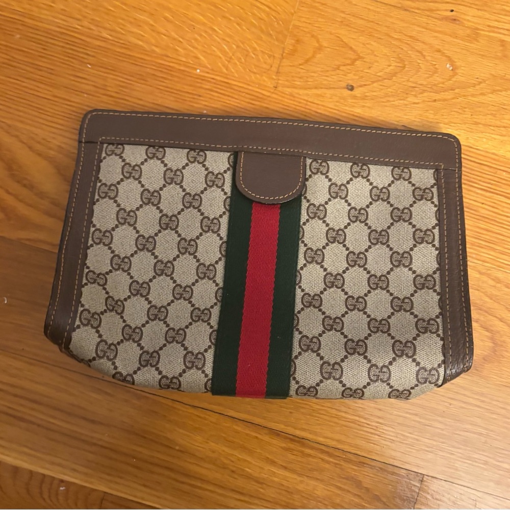 Vintage Gucci Parfums GG Supreme Canvas Toiletry Pouch with Green-Red Stripe - Picture 4 of 15